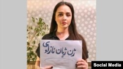 Тарона Алидӯстӣ, ҳунарпешаи маъруфи эронӣ