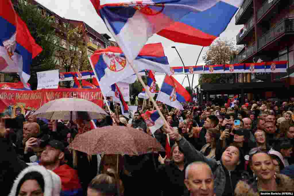Protesta ka nisur në mesditën e 6 nëntorit në sheshin e Mitrovicës së Veriut.