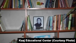 کتابخانۀ که به یادبود از قربانیان مرکز آموزشی کاج در غرب شهر کابل گشایش یافته است.