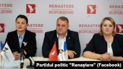 Președinta partidului „Renaștere”, Natalia Parasca (stânga), împreună cu deputații fugari Alexandr Nesterovschi și Irina Lozovan. Toți trei figurează pe o nouă listă de sancțiuni UE.