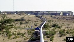 د بلوچستان د سېوۍ ګیس د نللیکو په مرسته د پاکستان نورو برخو ته لېږدول کېږي - انځور له ارشیفه