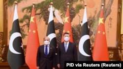 د پاکستان وزیراعظم شهباز شریف د نومبر پر دویمه په بیجنګ کې له چینايي ولسمشر شي جېنپېنګ سره د لیدو پر مهال.