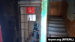 Укриття в житловому багатоквартирному будинку, архівне фото