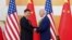 Președintele american Joe Biden și cel chinez Xi Jinping, la debutul întrevederii pe care o au, luni, în Bali, Indonezia, cu ocazia Summit-ului G20.