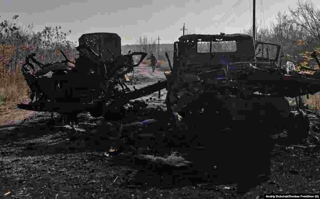 Destroyed vehicles sit on a road near Snihurivka.&nbsp; A highly public announcement of Russia's pullout from most of Kherson left some Ukrainian commanders suspicious of a possible trap, but the November 11 destruction of the crucial main bridge of the city and the relatively easy recapture of villages north of Kherson have revived hopes of an imminent Ukrainian takeover.&nbsp;