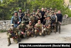 Российский глава Крыма Сергей Аксенов с участниками формирования «БАРС-Крым»