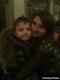 Ігор Чечінов з мамою Оксаною Савюк. Фото з особистого архіву родини