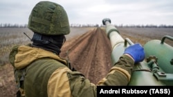 Просування військових РФ потенційно може дістатися ключової точки оборони України на запорізькому напрямку, вважають аналітики DeepState. На фото російський військовий на херсонському напрямку