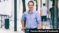 Liderul deputaților UDMR, Csoma Botond, susține la Europa Liberă că autoritățile din România ar trebui să fie mai înțelegătoare față de doleanțele comunității maghiare privind steagul secuiesc.