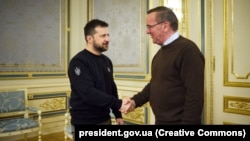 Пресслужба Бориса Пісторіуса повідомила 7 лютого, що він зустрівся як із Зеленським, так і з міністром оборони України Олексієм Резніковим