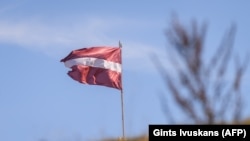تصویر ارشیف : بیرق لاتویا 