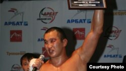 Руслан Абасов жеңиштен кийин. (качан тартылганы белгисиз)