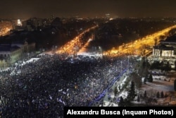 1 februarie 2017 – sute de mii de oameni protestează față de încercarea guvernului de a modifica Codurile penale.