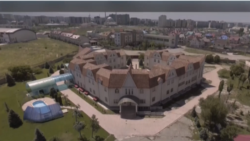 «Бездомные» министры, элитные скакуны: в Кыргызстане госслужащие отчитались о доходах и имуществе за два года