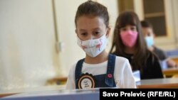 Unu din trei elevi din România învață exclusiv online, a spus ministrul Educației, Monica Anisie.