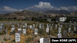 گورستان مهاجرانی که در مرز میان ایران و ترکیه جان باخته اند