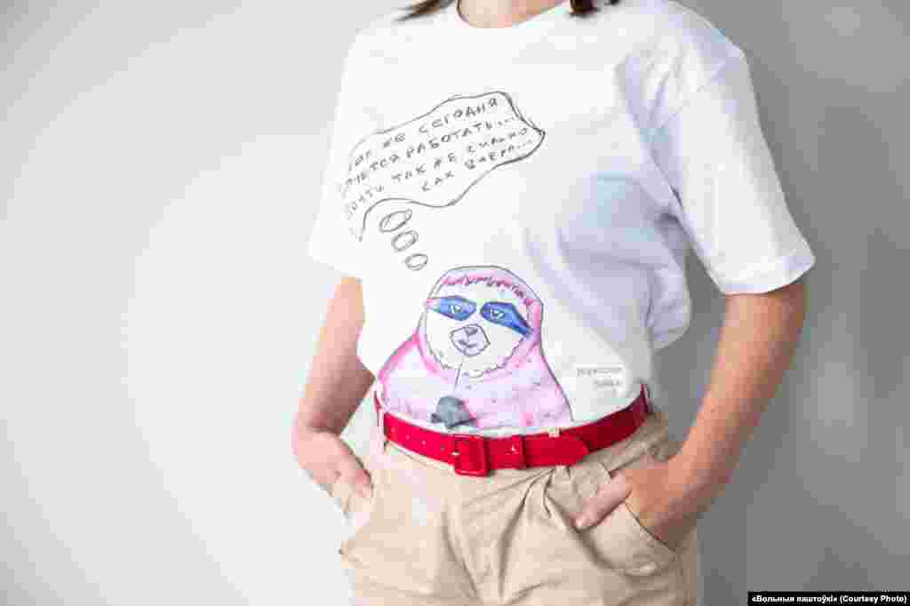 Автором цього малюнку є Максим Знак. 6 вересня опозиціонер був засуджений до 10 років ув'язнення за звинуваченням у змові з метою захоплення влади, закликів до дій щодо заподіяння шкоди національній безпеці та закликів до дій, що завдають шкоди національній безпеці шляхом спроби створення екстремістського угруповання. Держсекретар США Ентоні Блінкен назвав це &laquo;політично мотивованим обвинуваченням та ганебним вироком&raquo; за &laquo;фіктивними&raquo; звинуваченнями. Текст на листівці: &laquo;Я не хочу сьогодні так багато працювати&hellip; Майже так само, як учора&raquo;