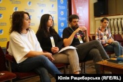 Обговорення теми фіксування воєнних злочинів на «Фестивалі думок» у Дніпрі, 10 вересня 2022 року