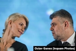 Alina Gorghiu, ministrul Justiției, și premierul Marcel Ciolacu.