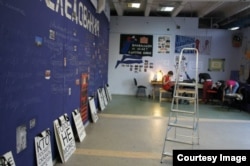 Так выглядело одно из помещений ДК Розы, когда в нем еще проходили мероприятия, работали мастерские