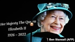 Улуу Британиянын ханышасы Елизавета II сүрөтү.