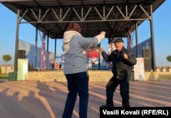 După degustarea mustului, unii au făcut pauză de dans