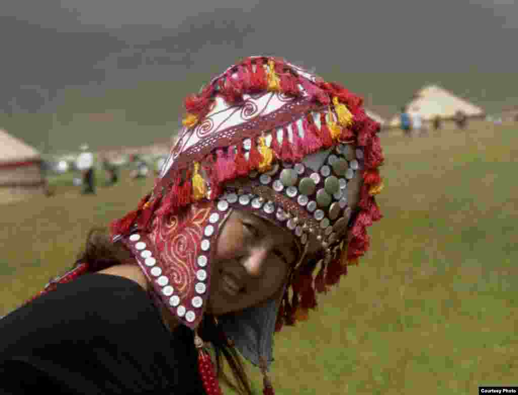 Съемки документального фильма "Рождение Манаса как предчувствие" режиссера Нурбека Эгена, май, 2011.