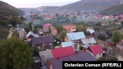 Am vizitat un cartier sărac de la marginea orașului Săcele, județul Brașov.