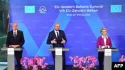 Slovenački premijer Janez Janša, predsednik Evropskog saveta Šarl Mišel i šefica Evropske komisije Ursula fon der Lajen na samitu EU - Zapadni Balkan na Brdu kod Kranja, Slovenija (6. oktobar 2021.)