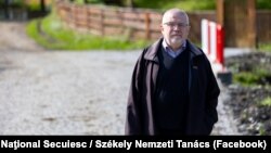 Izsák Balázs, preşedintele Consiliul Naţional Secuiesc, organizaţie care militează pentru autonomia Ţinutului Secuiesc, spune că judeţele Harghita şi Covasna, parţial şi Mureş, au rămas (mult) în urma celorlalte trei judeţe din aceeeaşi regiune de dezvoltare, Centru.