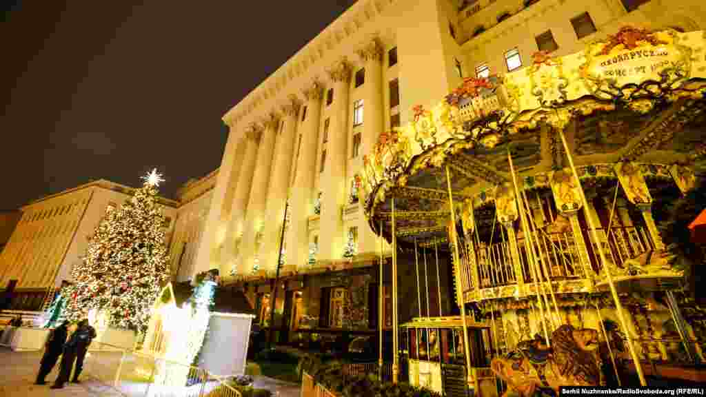 ...каруселлю