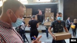 Пристигнување на дел од опремата за престојните избори ( серверот и апаратите за вчитување на отпечаток од прст )