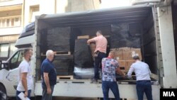 Пристигнување на опремата за престојните избори ( серверот и апаратите за вчитување на отпечаток од прст )