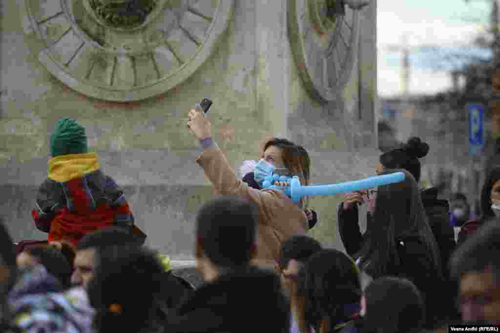 Doktorka medicine, Marijana Matejić Spasić, rekla je u svom obraćanju da polovinu svih godišnjih smrti u Srbiji čine oboljenja srca i sudova, te da oko 50.000 ljudi umre od posledica srčanog udara i kardiovaskularnih bolesti. "Aerozagađenje ima bitnu ulogu u svemu ovome", poručila je ona.