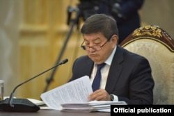 Акылбек Жапаров.