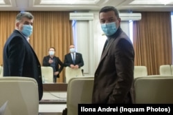 Negocieri purtate de liderii PSD și PNL pentru formarea unui guvern, 18 noiembrie 2021. De la stânga la dreapta în prim-plan: Marcel Ciolacu și Sorin Grindeanu. De la stânga la dreapta în fundal: Florin Cîțu și Nicolae Ciucă.