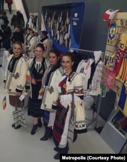 Cluj, 1 Decembrie 2020: angajate ale firmei Metropolis în port național.