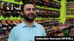 محمد نسیم دکاندار در شهر زرنج