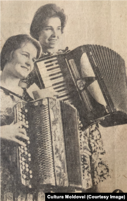 Viitorii „lucrători culturali” la examene. „Cultura Moldovei”, 4 iunie 1964.