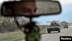 نیرو های اوکراینی در امتداد خطوط مقدم نبرد با اردوی روسیه