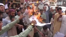 د پېښور دوکاندارانو د احتجاج پرمهال د بجلۍ بلونه وسوځول