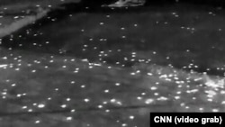 Мінне поле вкрите мінами, що світяться в приборі нічного бачення