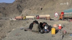 په تورخم کې د ولاړو ټرکونو ډرایوران: د کروړونو روپيوو مالونه مو خرابېږي