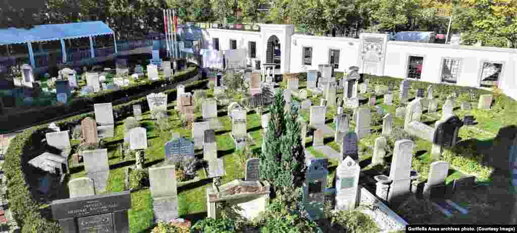 Германиядағы мұсылман зираттарының бірі. Сурет "Әділет" тарихи-ағарту қоғамының басшысы Ғарифолла Әнестің жеке мұрағатынан алынды.