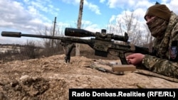 Олександр відточує снайперські навички після бойового поранення