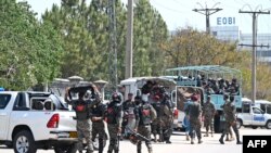 په اسلام اباد کې د مې پر ۱۲مه د رینجرز ځواک سرتیري د های کورټ بهر ولاړ دي.