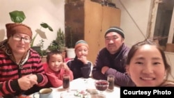 Элзада Ибраева күйөөсү жана балдары менен