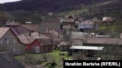 Shtëpitë në fshatin Zhitkoc të Zveçanit.