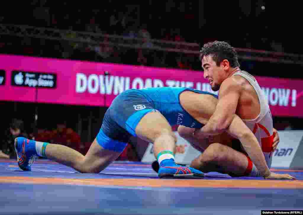 24 жаштагы Тайырбек Жумашбек уулу былтыртан баштап чоңдор арасындагы эркин күрөш боюнча эл аралык мелдештерге катышып келет.