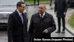 Premierul polonez Mateusz Morawiecki, alături de cel român, Nicolae Ciucă, în timpul unei vizite din 28 martie 2023.